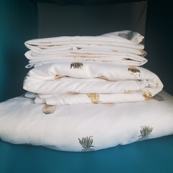 Room Essentials metallic pineapple sheet set - Picture 2 of 4